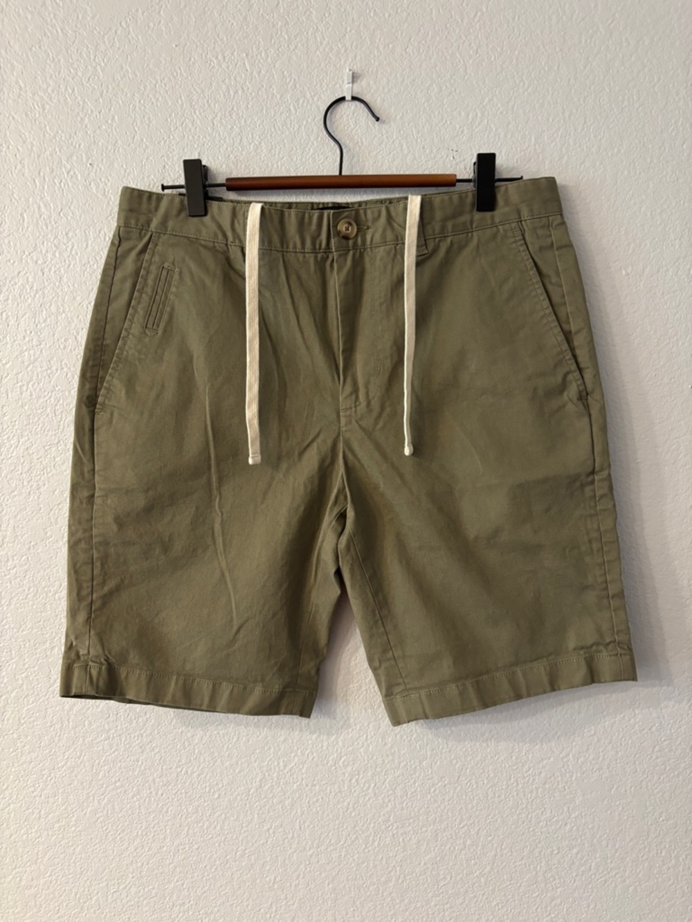 Vince Griffith Slim Fit Olive Green Flat-Front Drawstring Shorts